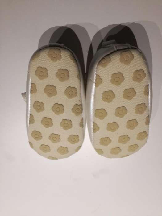 NOVOS Sapatinhos de criança perola