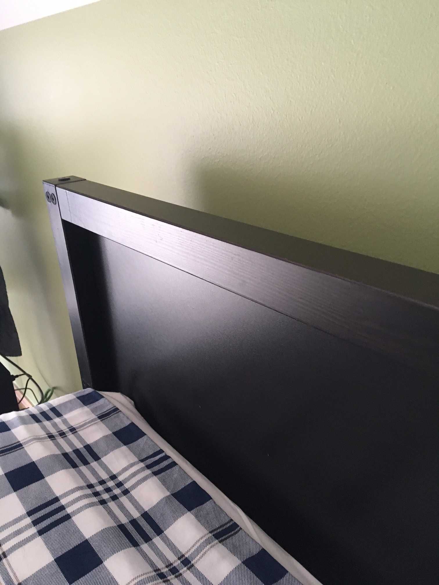 Cama de solteiro em excelente estado