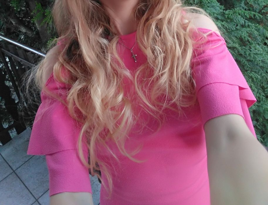 Różowa malinowa piękna sukienka Missguided z odsłoniętymi ramionami 34