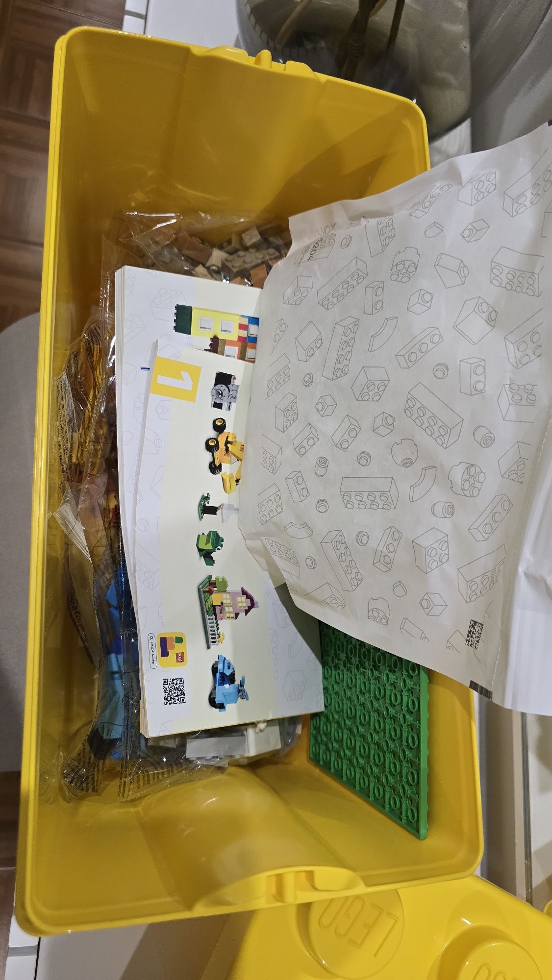 Caixa com legos classic grande nova nunca utilizada!!!