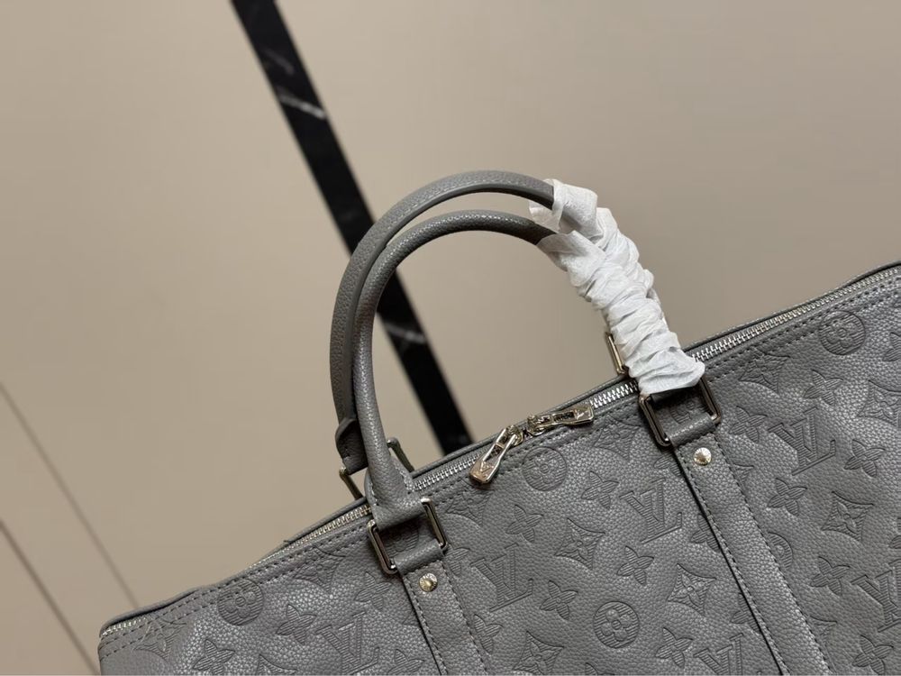 Серая сумка Louis Vuitton Keepall мужская унисекс дорожная ручная