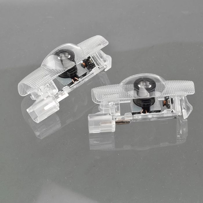 Штатная подсветка двери с логотипом Toyota тойота.Подсветка ног Toyota