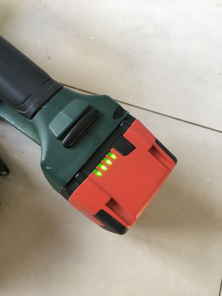 Nożyce akumulatorowe Metabo AHS 36 V komplet
