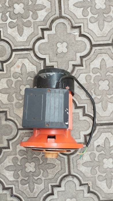 Двигатель  от  насосной станции 1.1 кВт