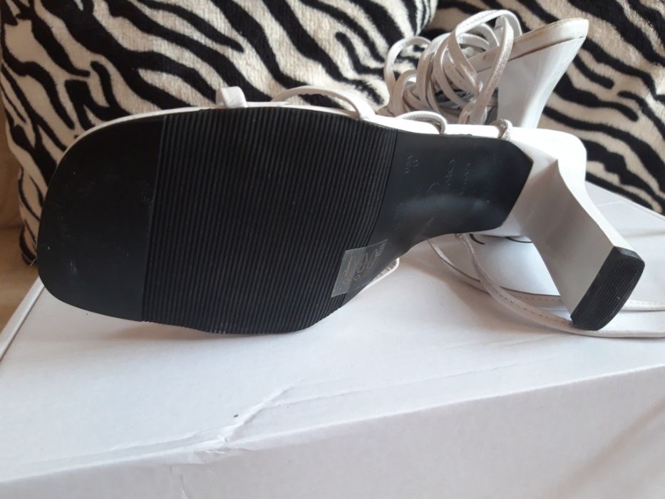 VIAUNO __ BIAŁE SANDAŁY __ Espadryle__ 37