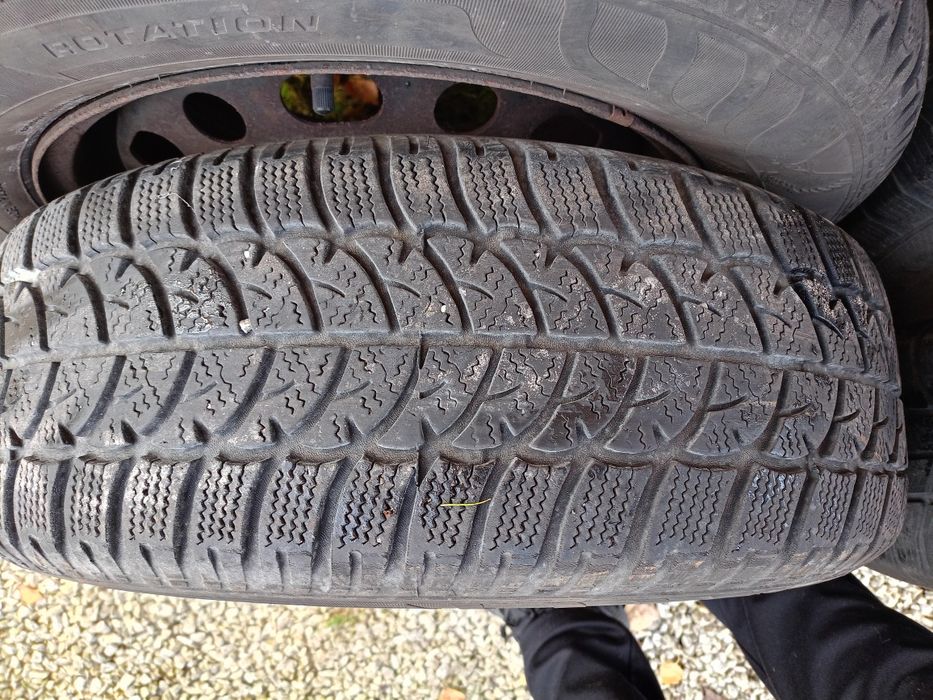 Opony zimowe 15/65/195 + felgi mazda