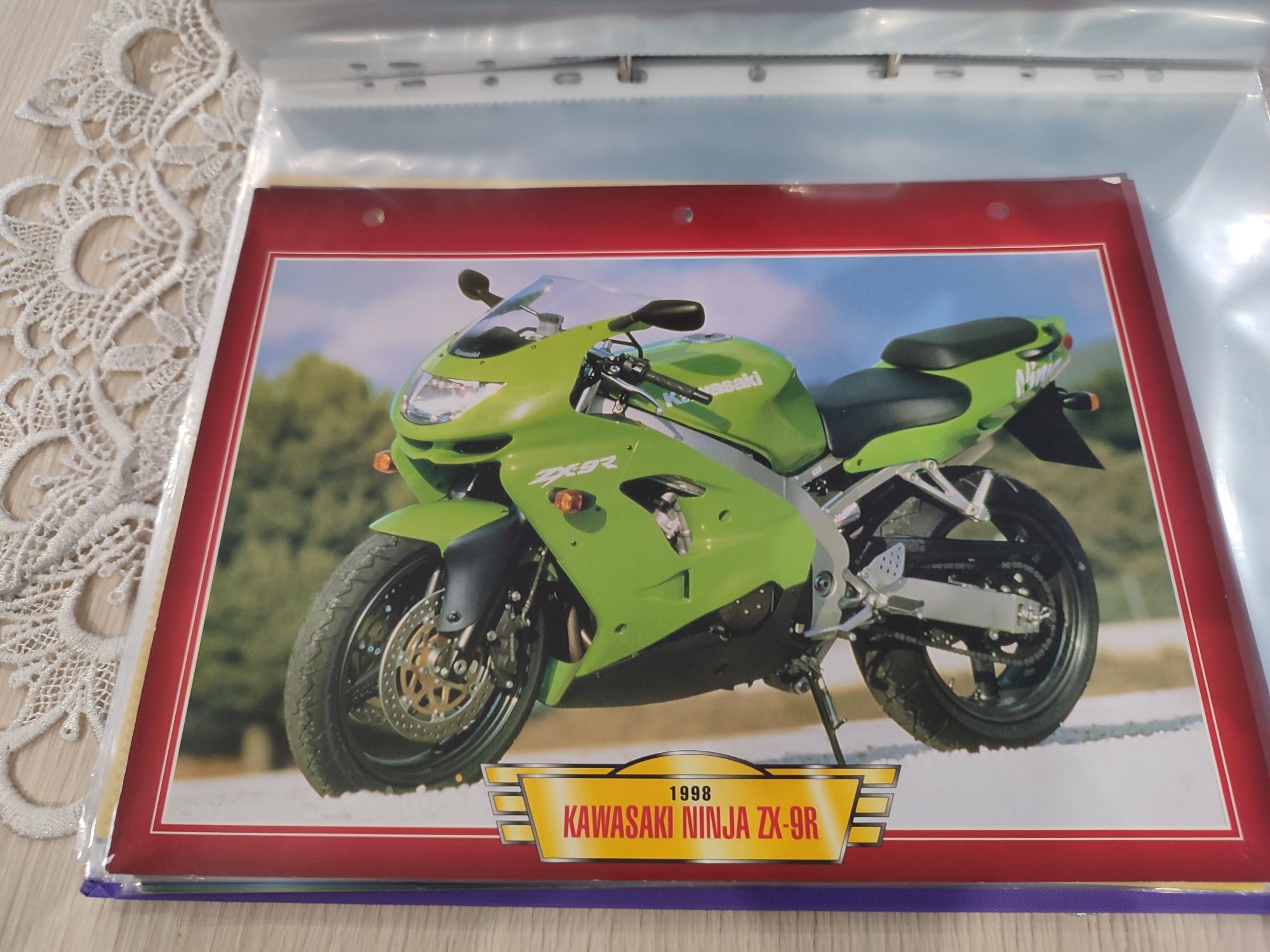 Karty kolekcjonerskie z motorami.