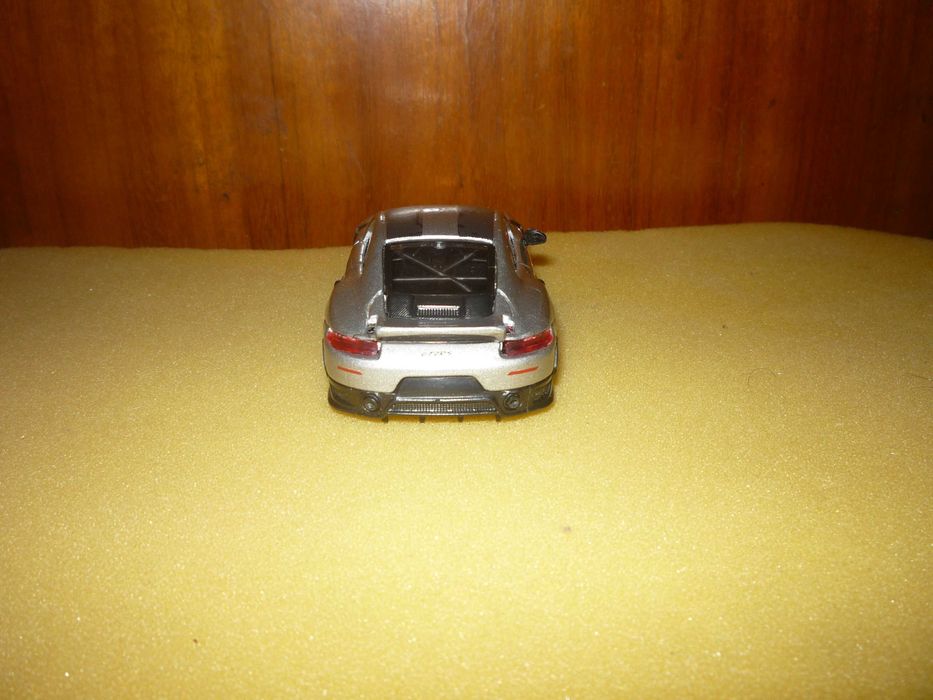 Ofereço "Burago" Porsche 911 GT2 RS