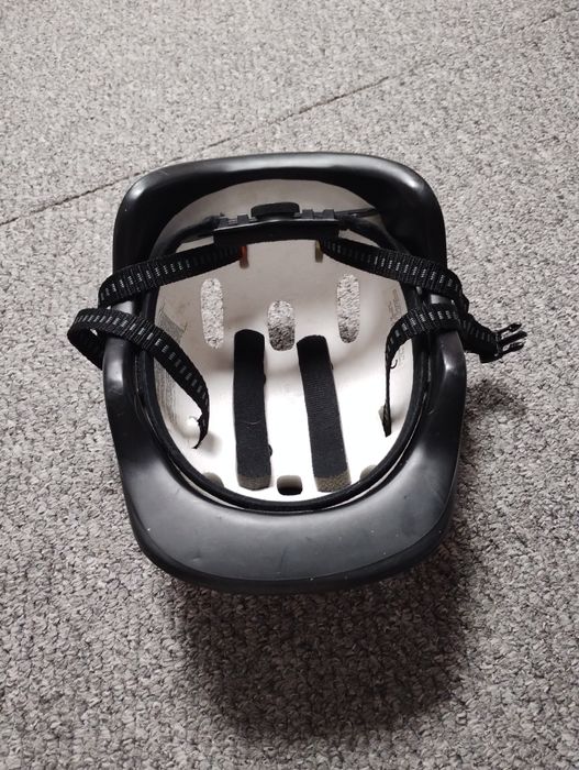 Kask dziecięcy regulowany na rower