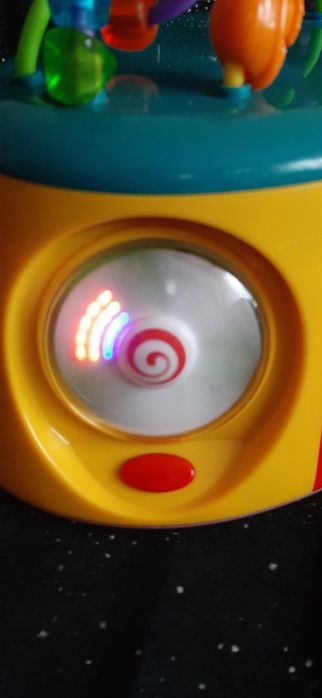 Zabawka interaktywna/muzyczna z labiryntem