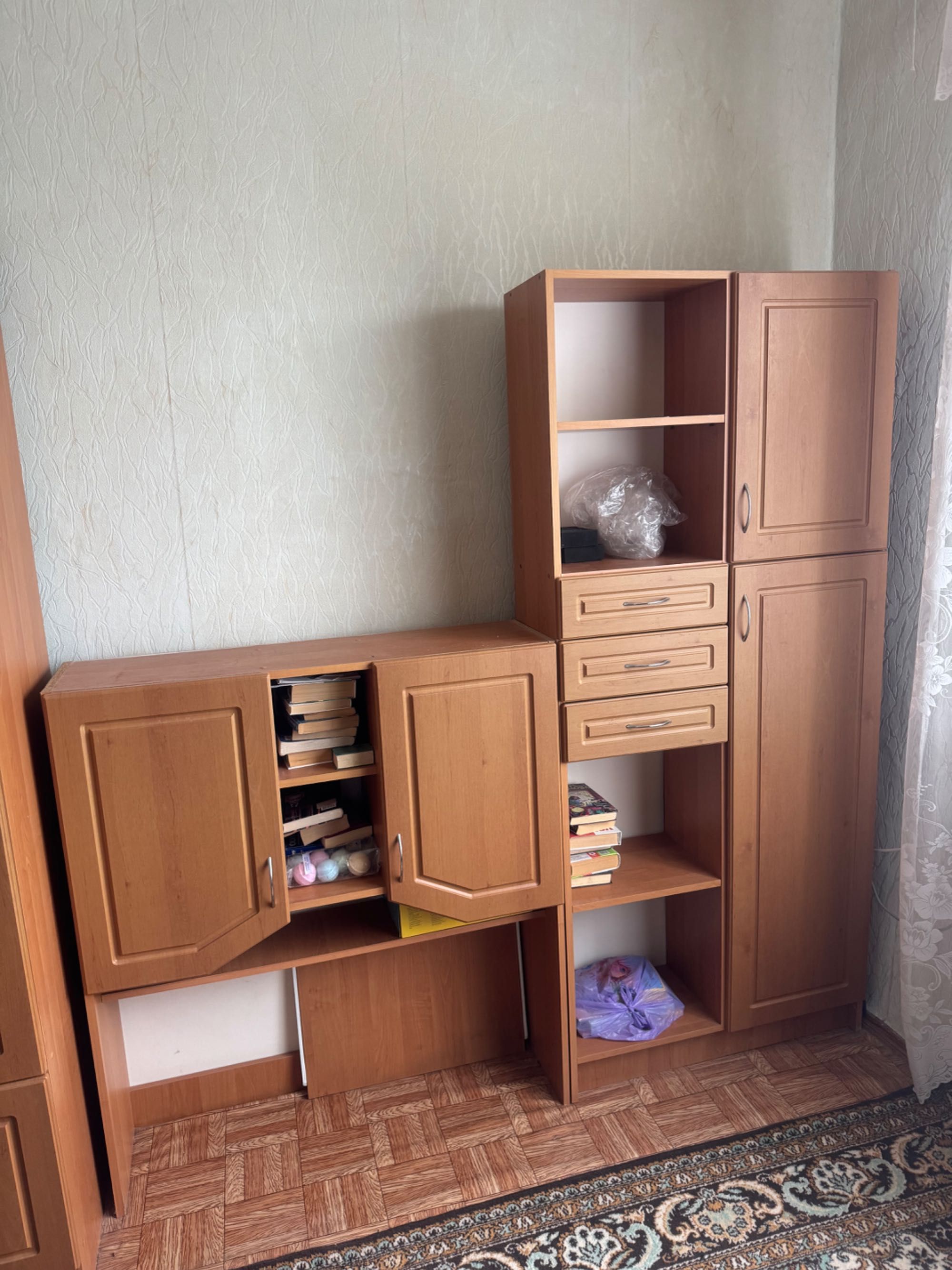 Продам мебель школьный уголок