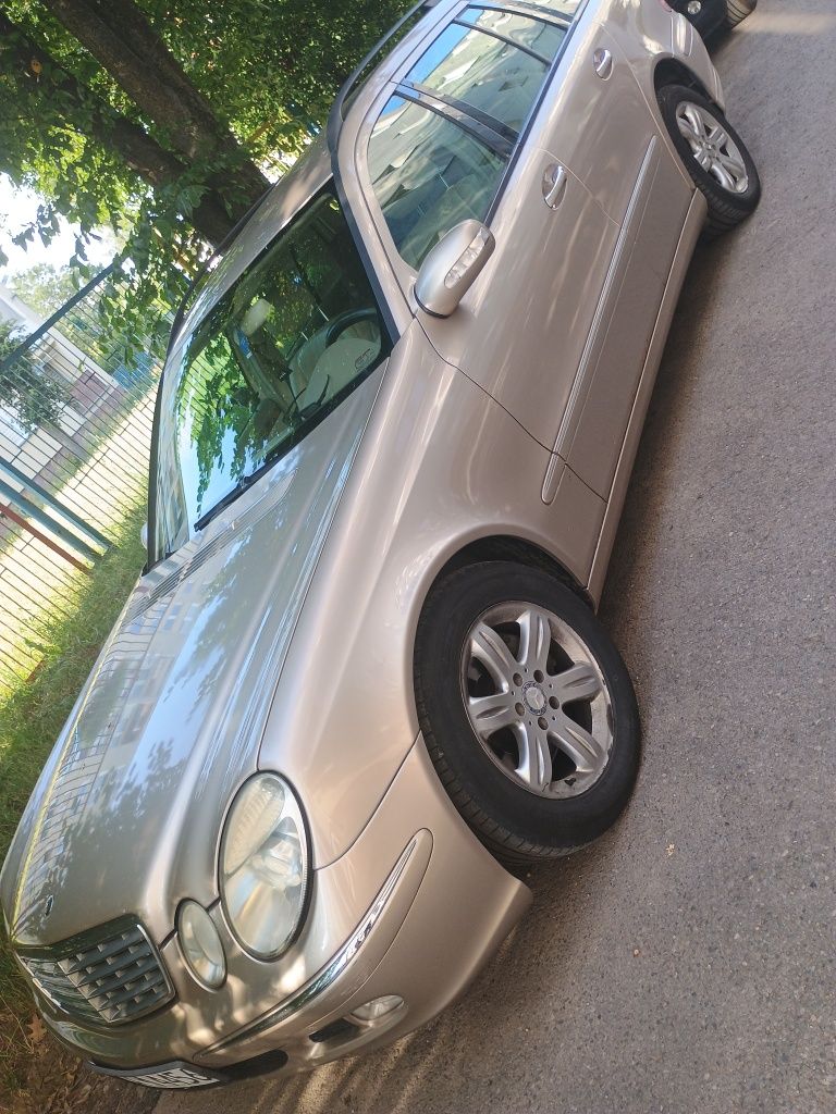 Mercedes-Benz w211