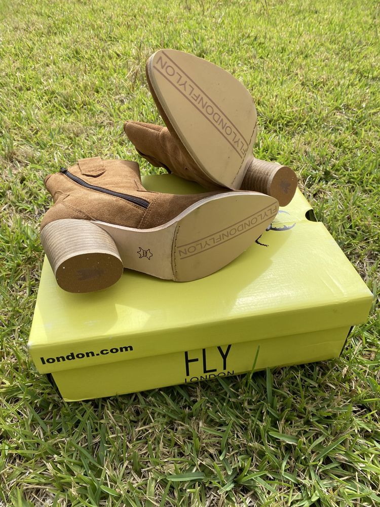 Botas curtas botins chelsea camel salto 38 Fly London novas