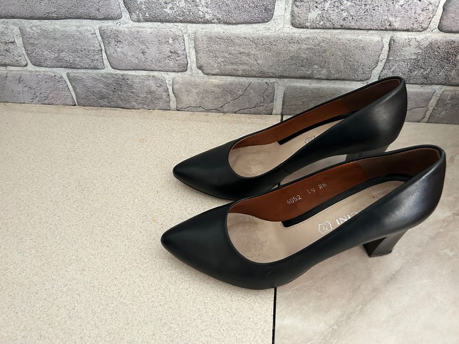 Szpilki Baldaccini roz.39