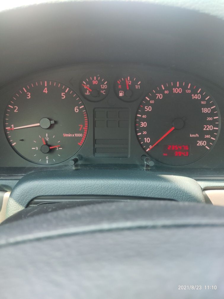 Audi A4 1.6 бензин.