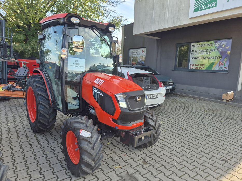Ciągnik sadowniczy Kioti DK6030CN moc 58KM
