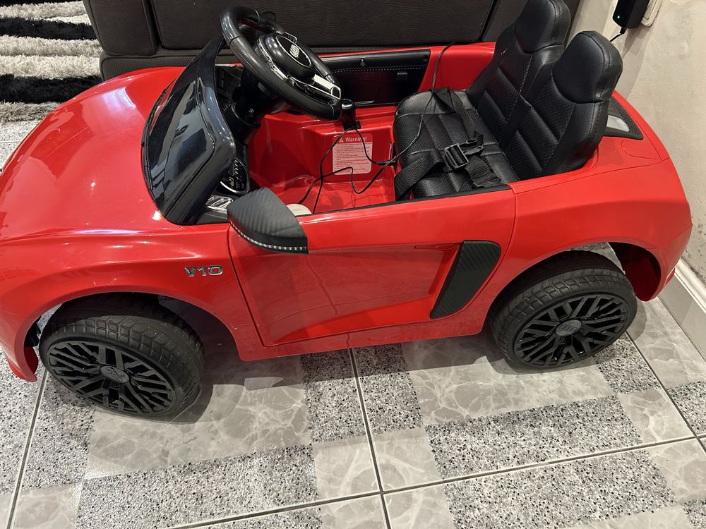 Audi R8 a bateria com comando a distancia e radio