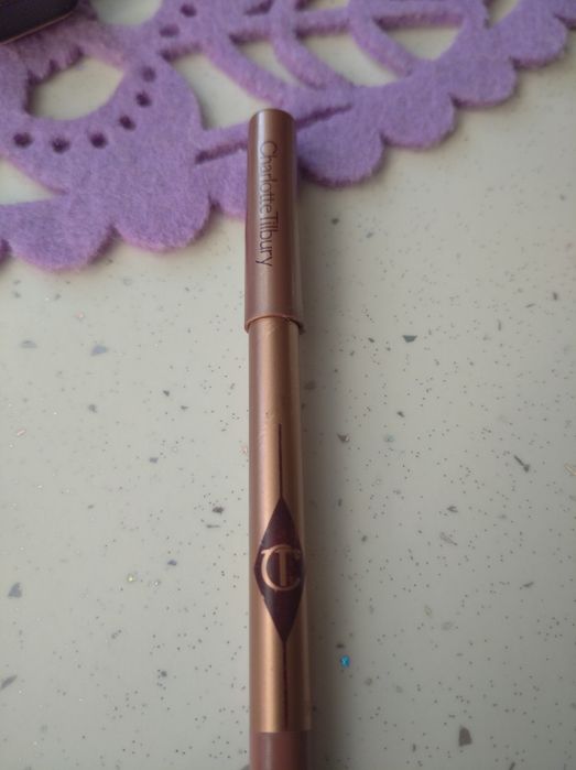 Charlotte Tilbury konturówka do ust