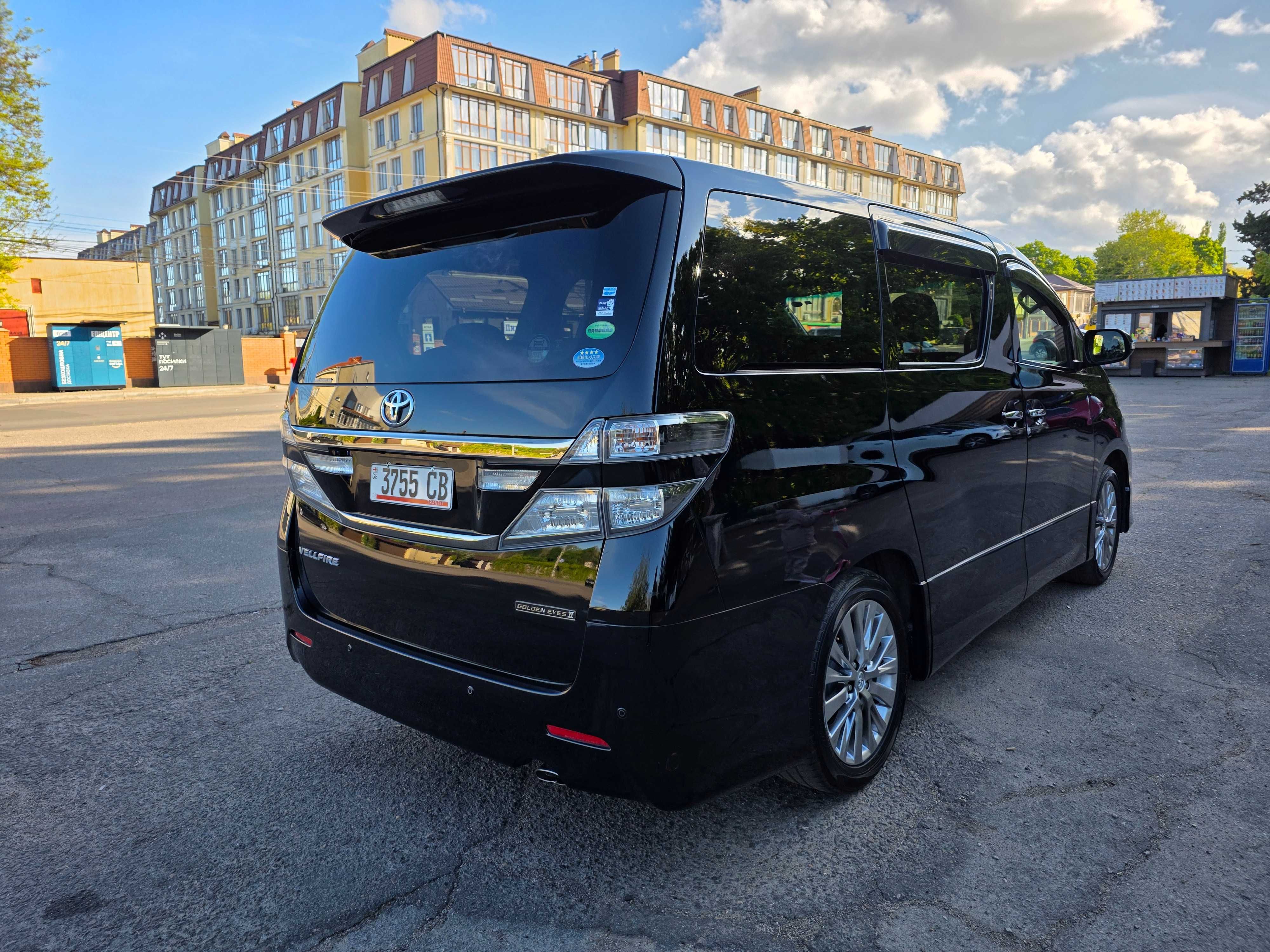 Toyota vellfire Golden Eyes II 2013 2.4 CVT