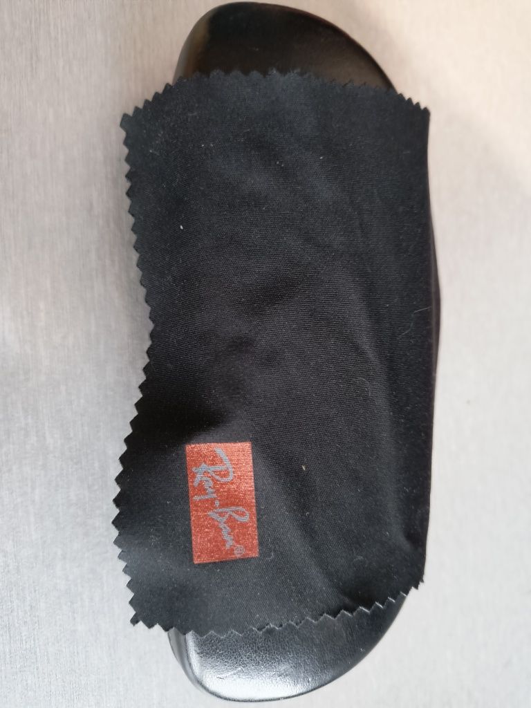 okulary z futerałami