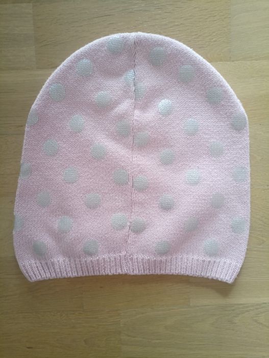 Czapka w groszki dla dziewczynki