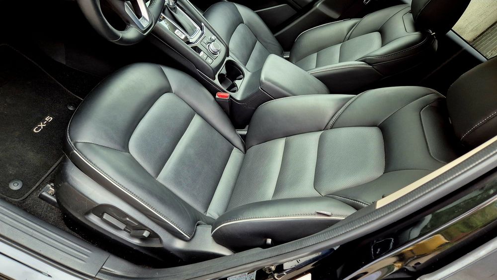 Mazda CX-5.select. black.