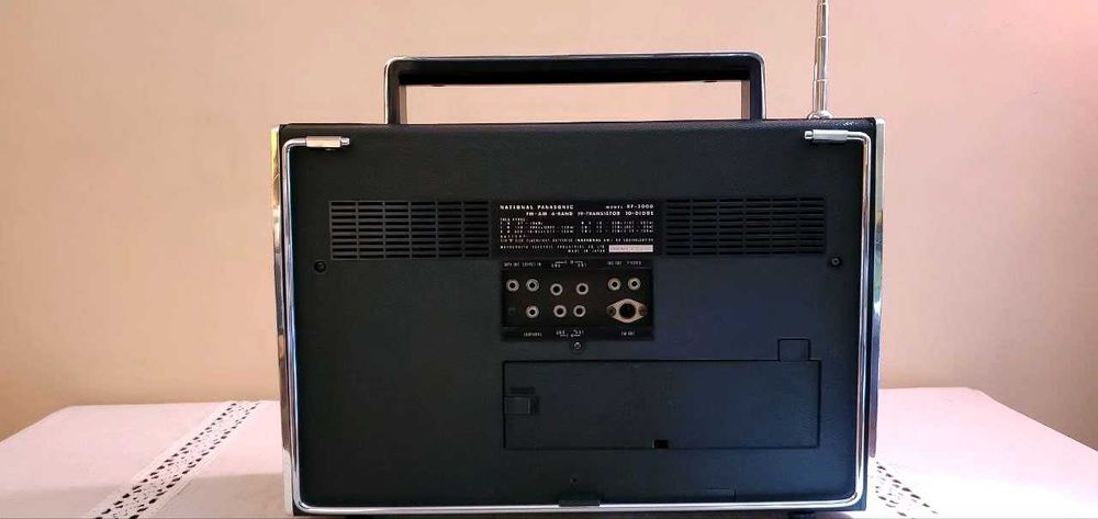 Ре-зерв радиоприемник National Panasonic RF 3000.