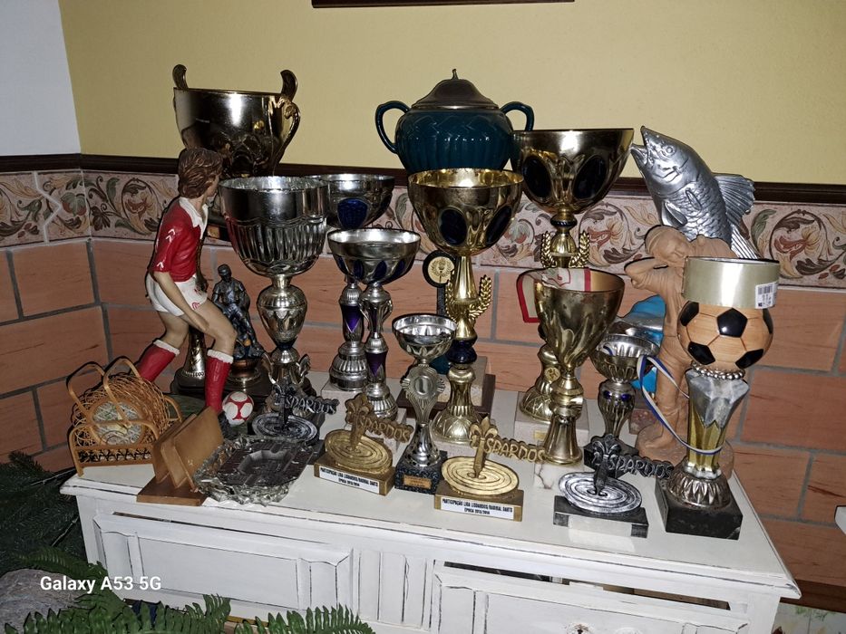 Troféus e taças para pesca e outros