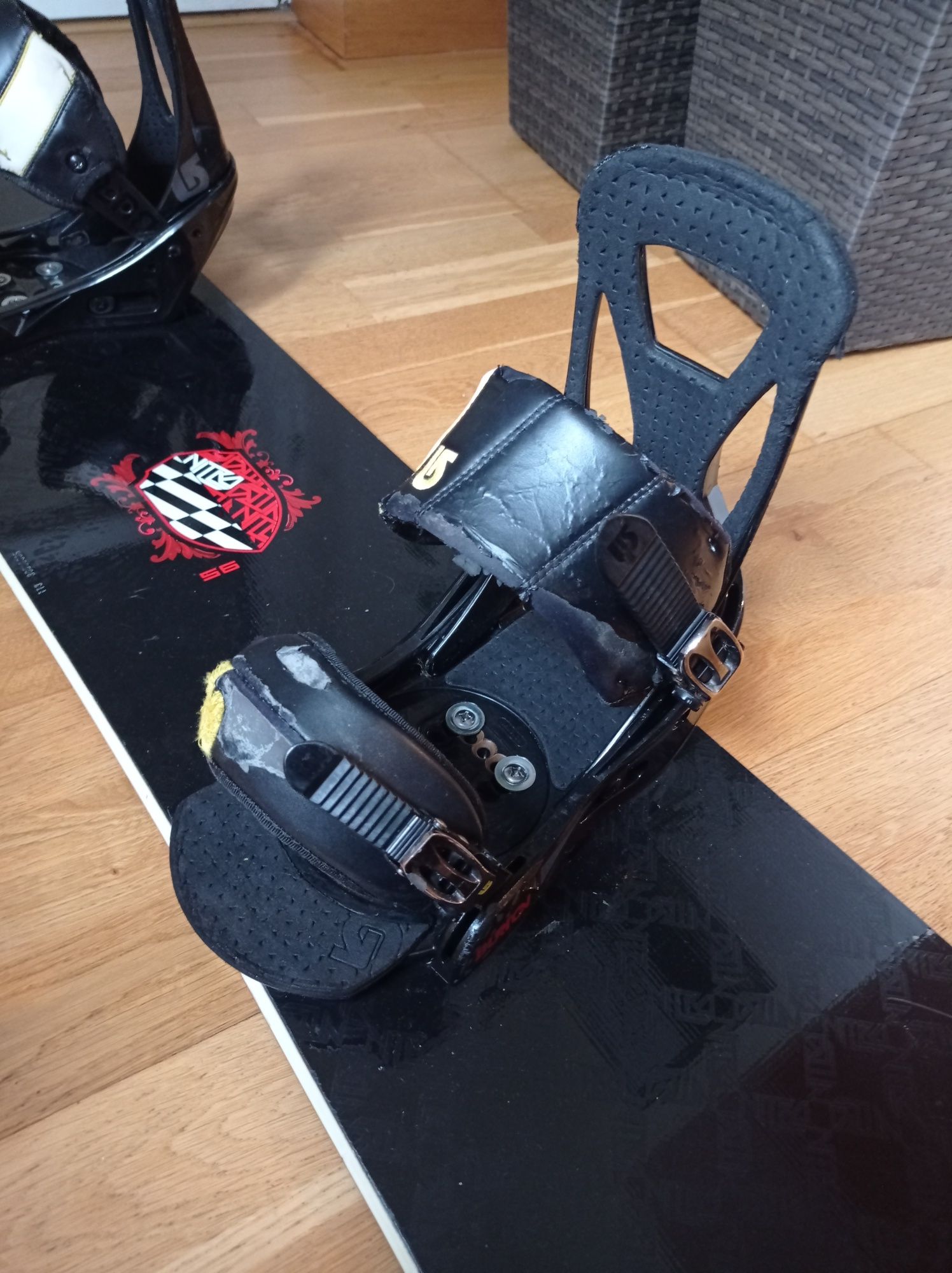 Nitro Shield 156 snowboard deska snowboardowa wiązania Burton Drake