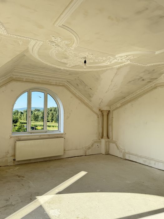 Не будинок, а зАмок.