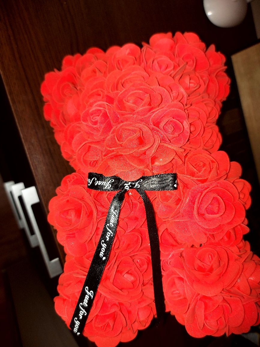 Miś z  różyczek 25 cm