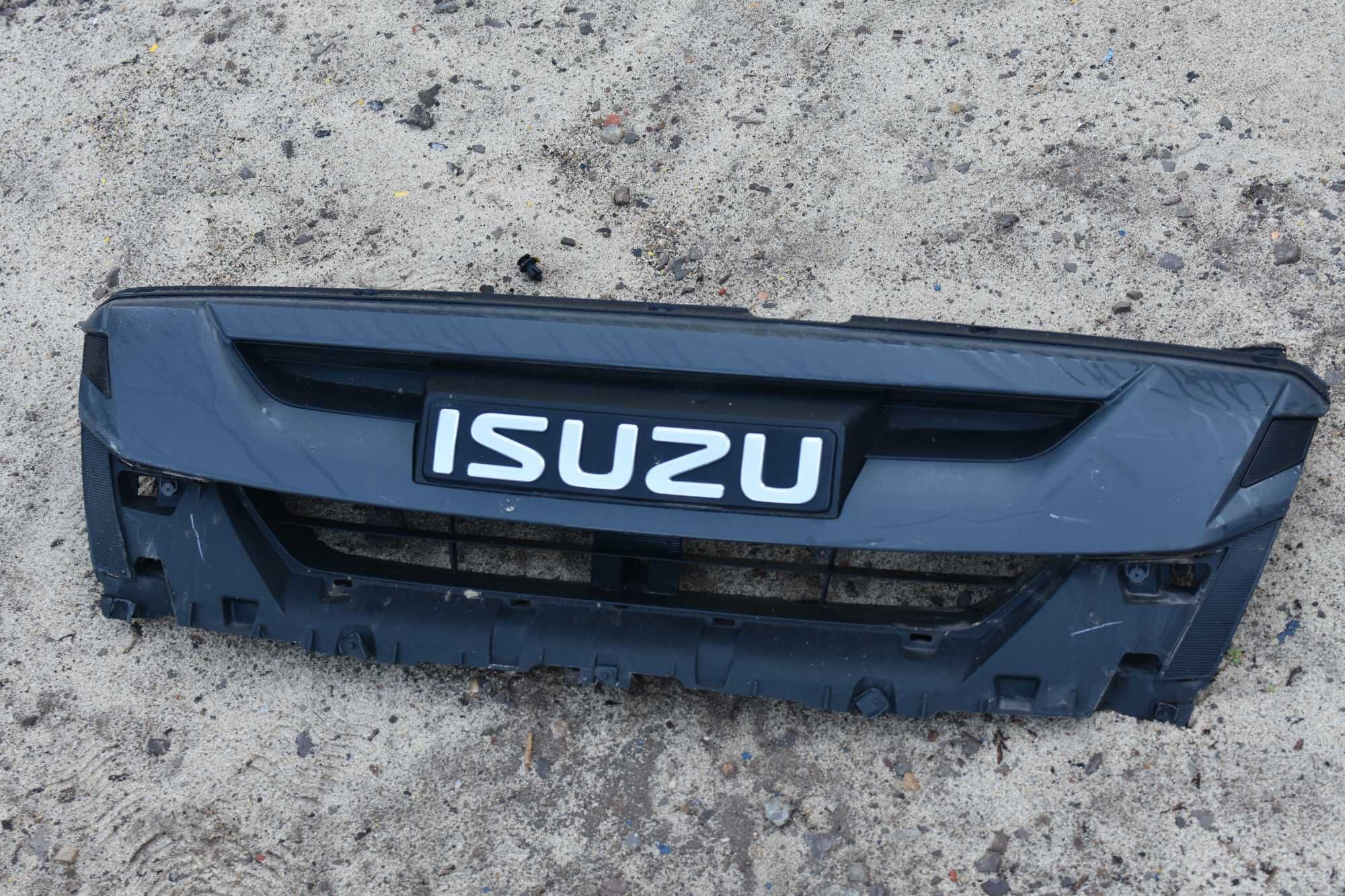 Grill Atrapa Isuzu D MAX 1.9 2019r