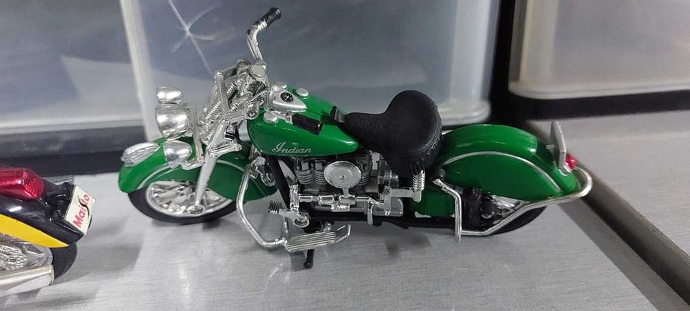 Motas escala 1/18