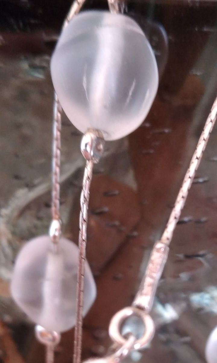 Colar de prata com peças de cristal de quartzo
