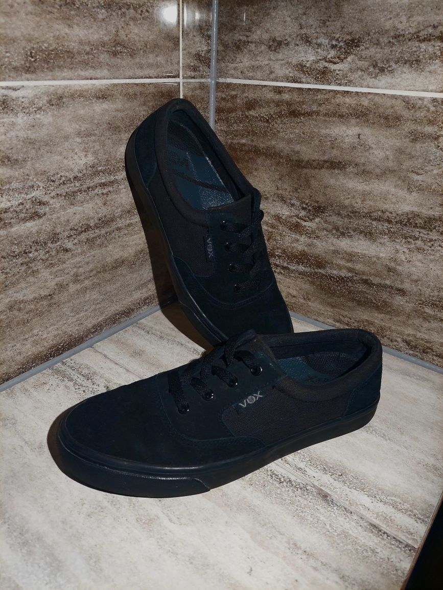Kultowe - Vox Skateboarding shoes all black