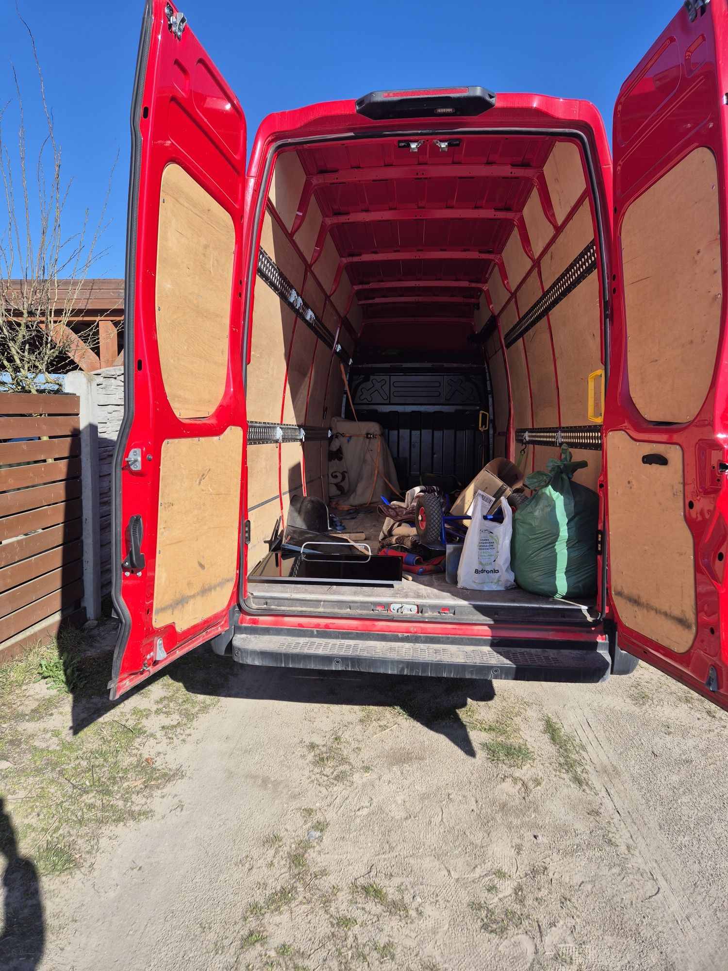 Przeprowadzki Transport Utylizacja Wywóz Starych Mebli Darmowa Wycena