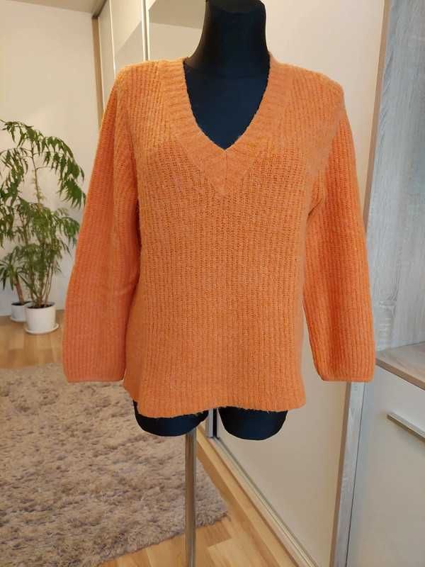 Pomarańczowy sweter