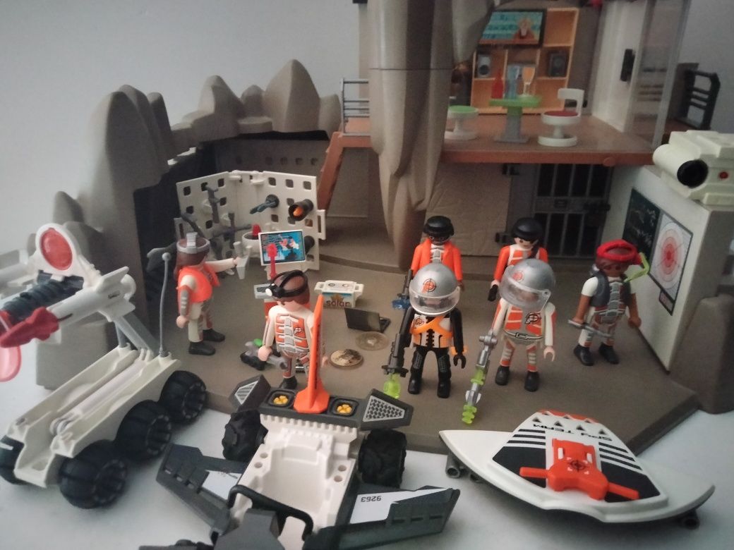 Playmobil rozbudowana baza agentów