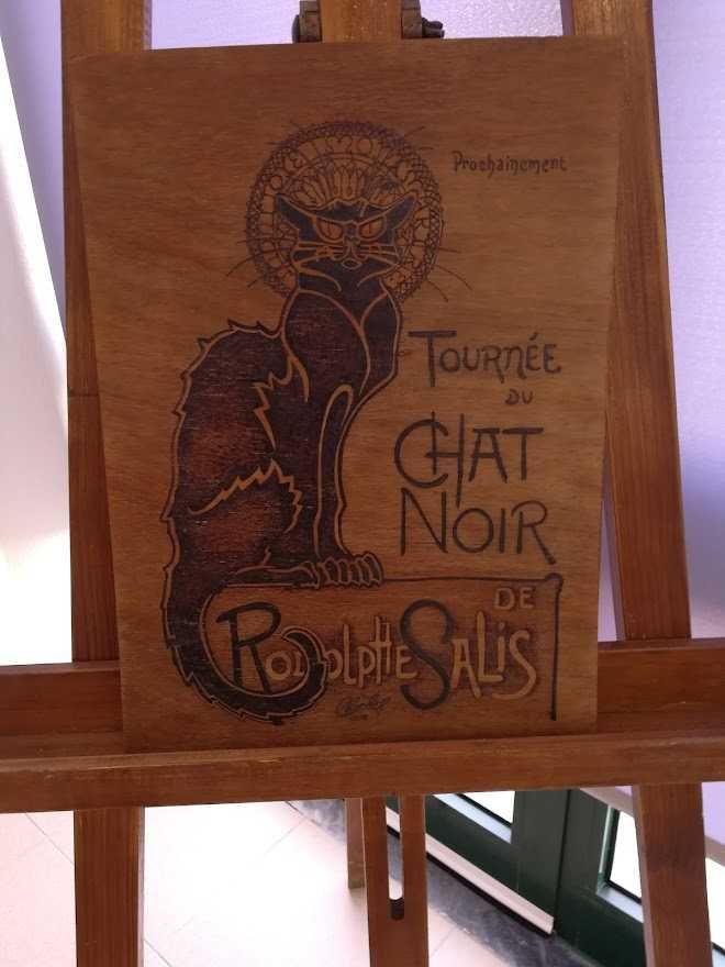 "Tournée du Chat Noir" gravado a fogo.