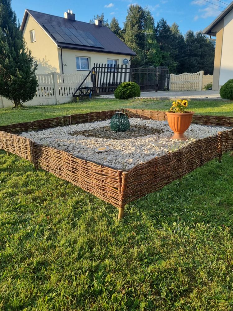 Palisada ogrodowa wiklinowa plotki wiklinowe obrzeze ogrodzenie
