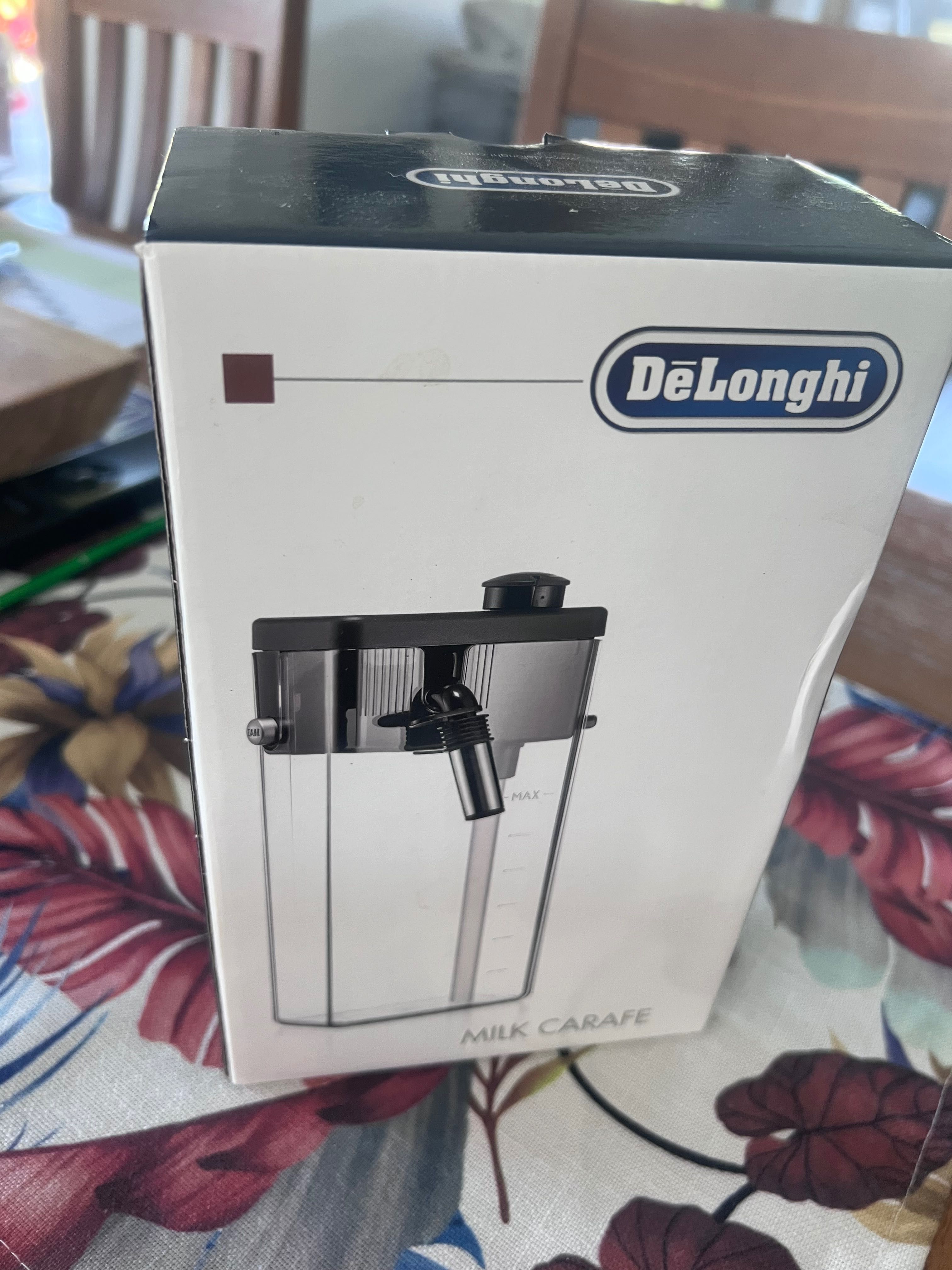 Pojemnik na mleko do ekspresów firmy de Longhi