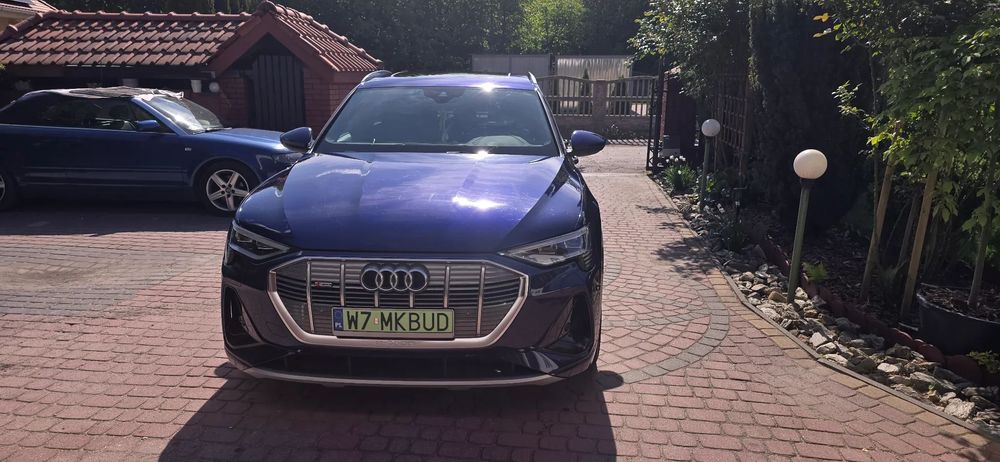 Audi e-tron Audi E-tron