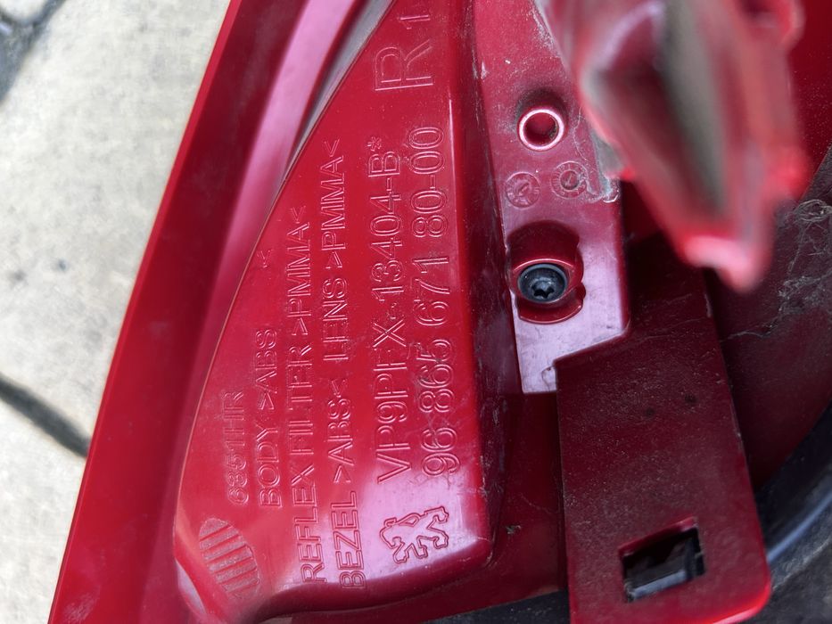 Wkład lampy tylnej prawej  peugeot 207 cc