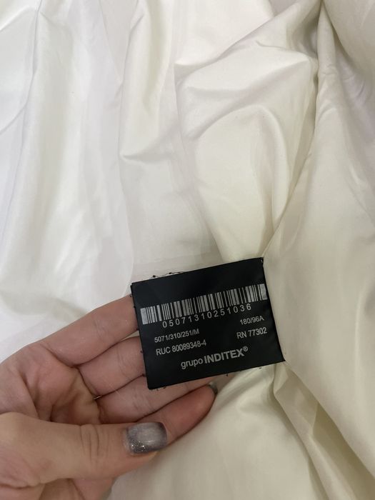 Пуховик біло-молочний бренд  Zara