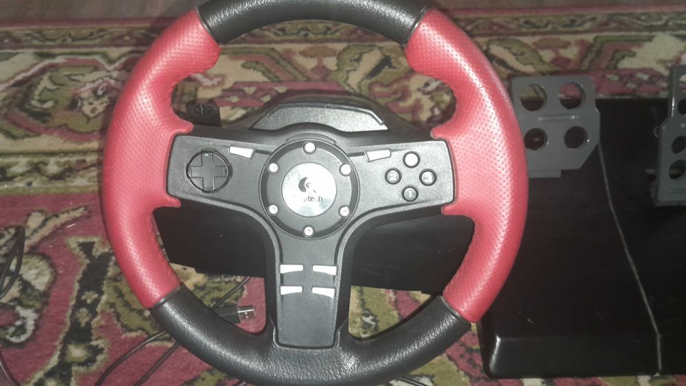 Игровий руль Logitech