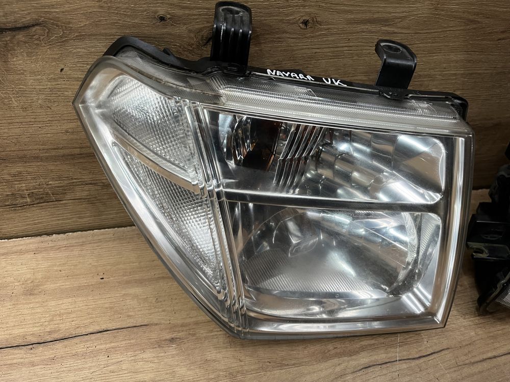 Lampa/reflektor przedni prawy lewy Nissan Navara