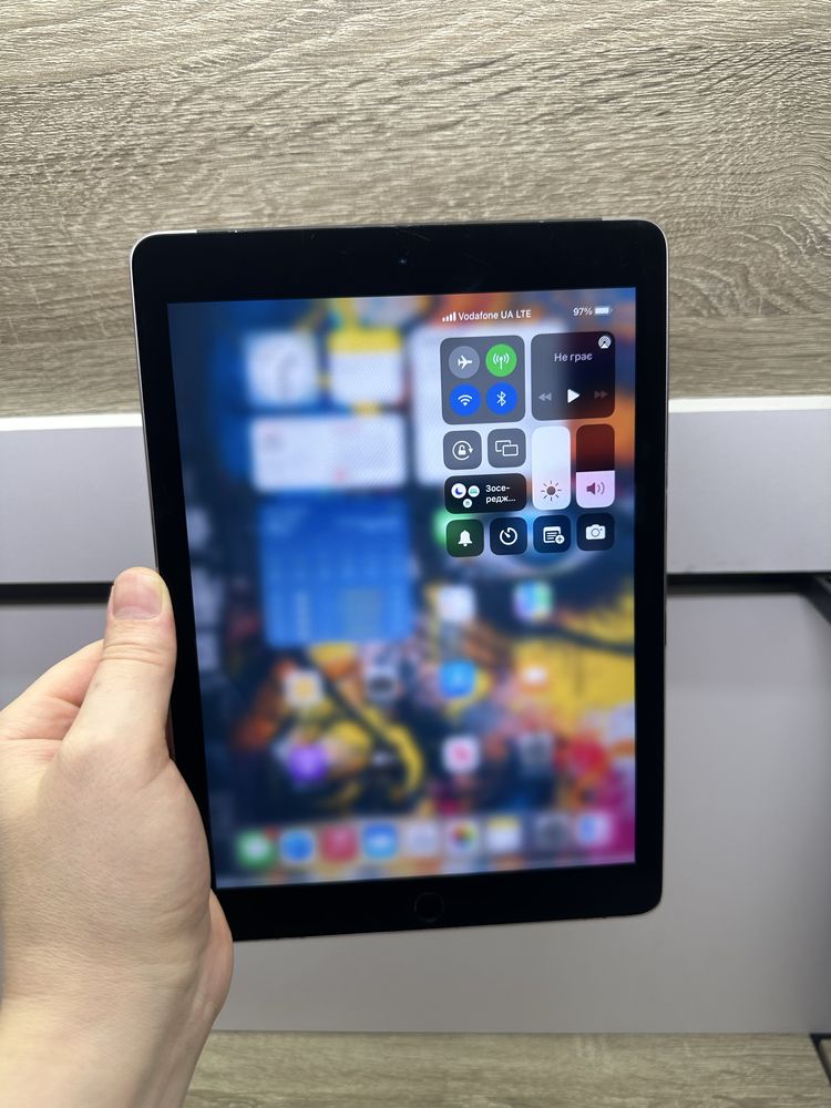 iPad Air 2, 64 ГБ, Wi-Fi + LT