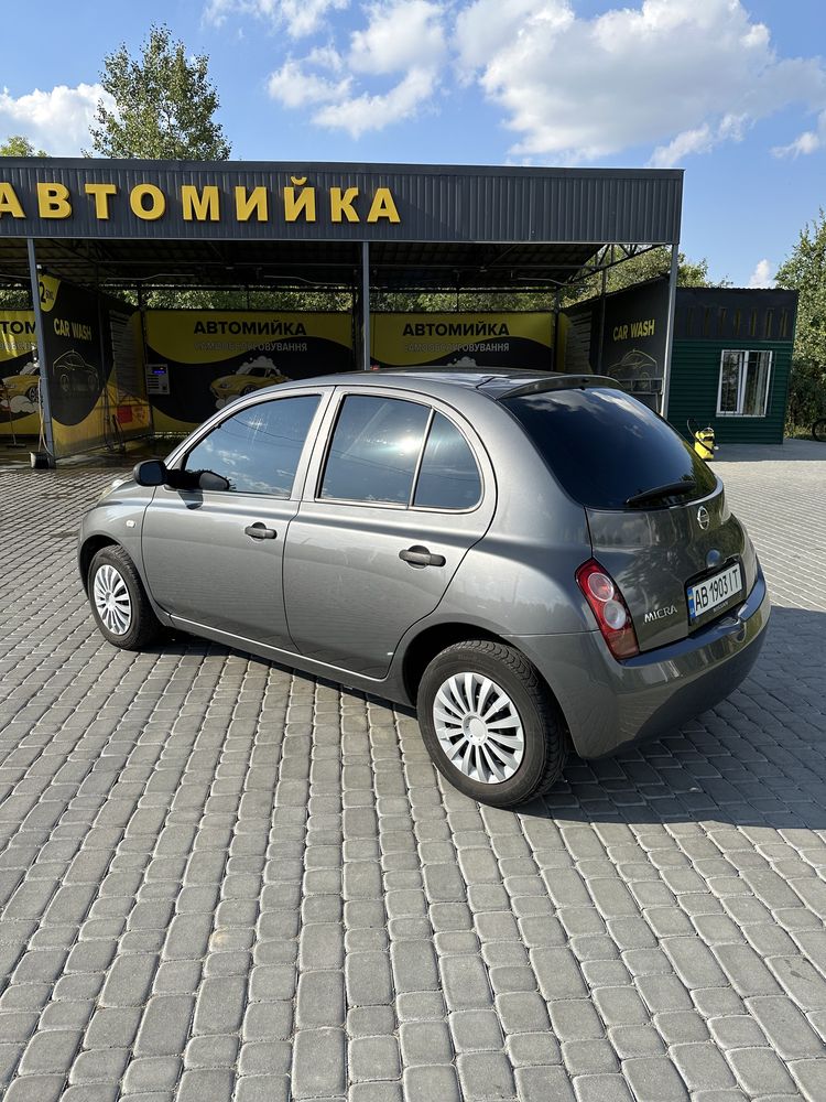 Nissan micra 2004 року