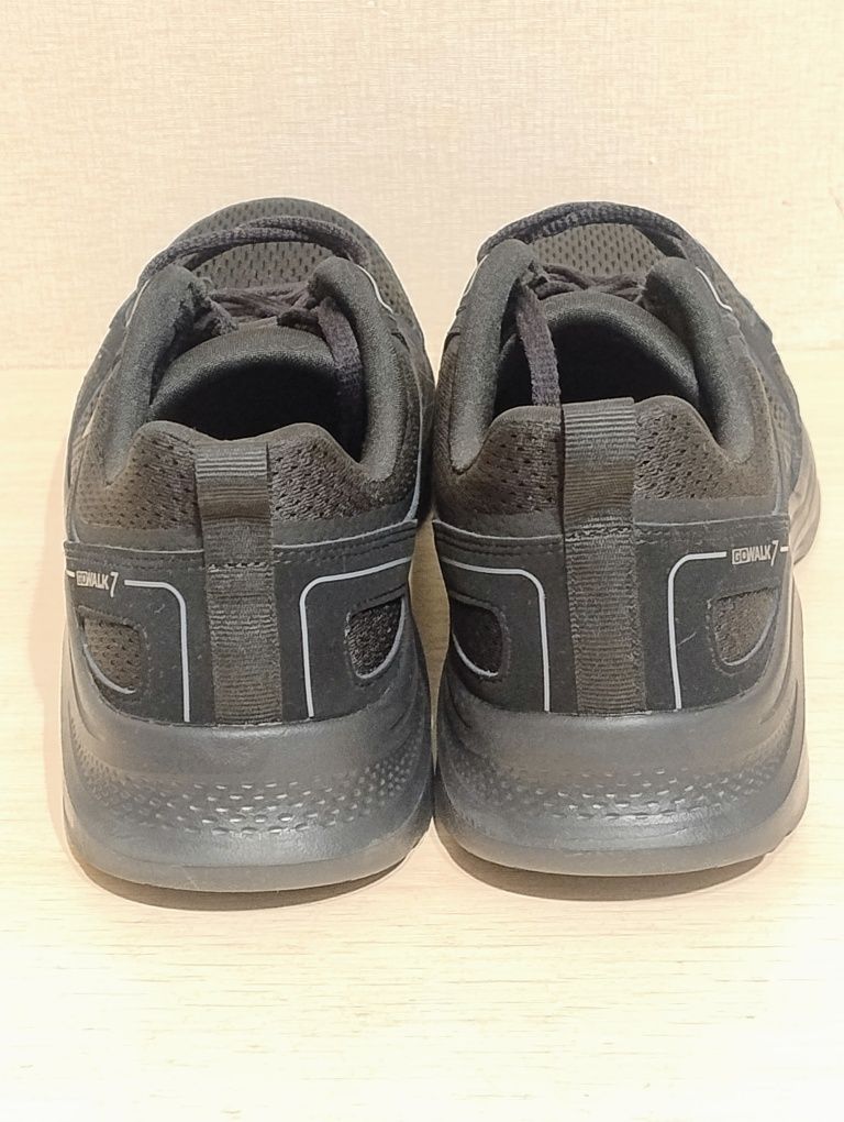 Кросівки Skechers Go Walk 7 (42 розмір, 26,5 см)