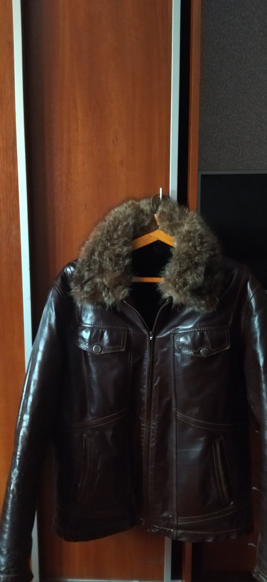Продам мужскую кожаную куртку  48р